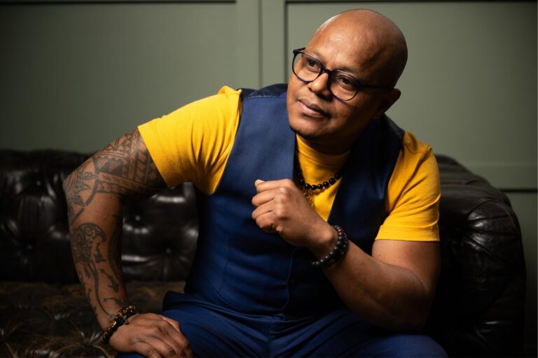 Alberto Caicedo, compositor de salsa, retrato