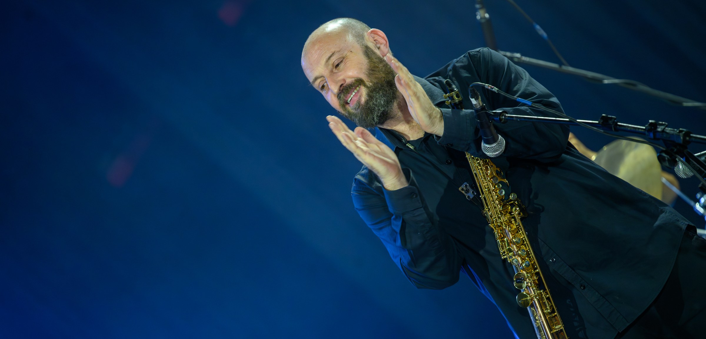 Alon Farber live on stage with his soprano saxophone