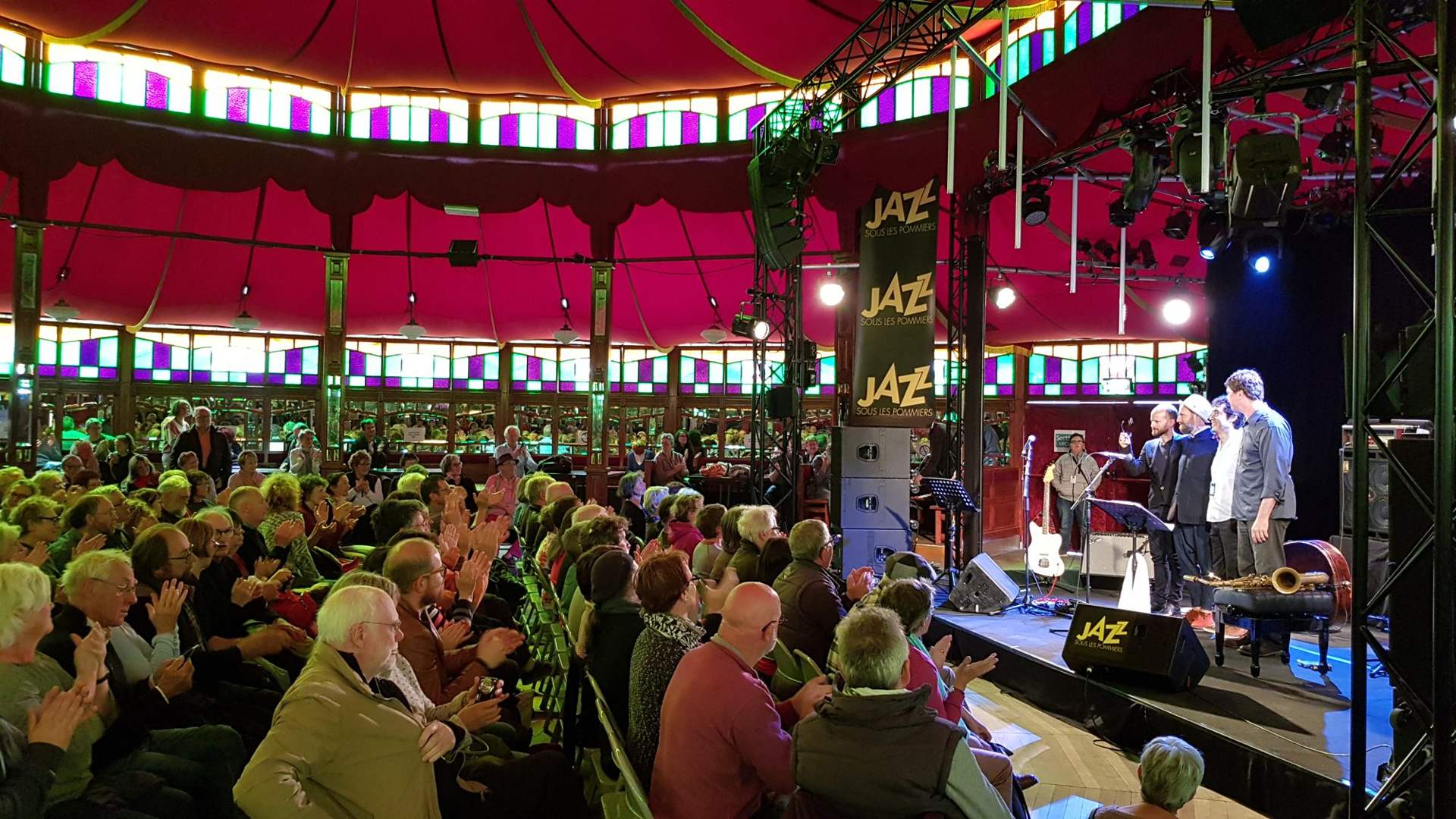 Standing ovation for FOX and Chris Cheek in the Magic Mirrors at Jazz sous les Pommiers, Coutances, May 2018