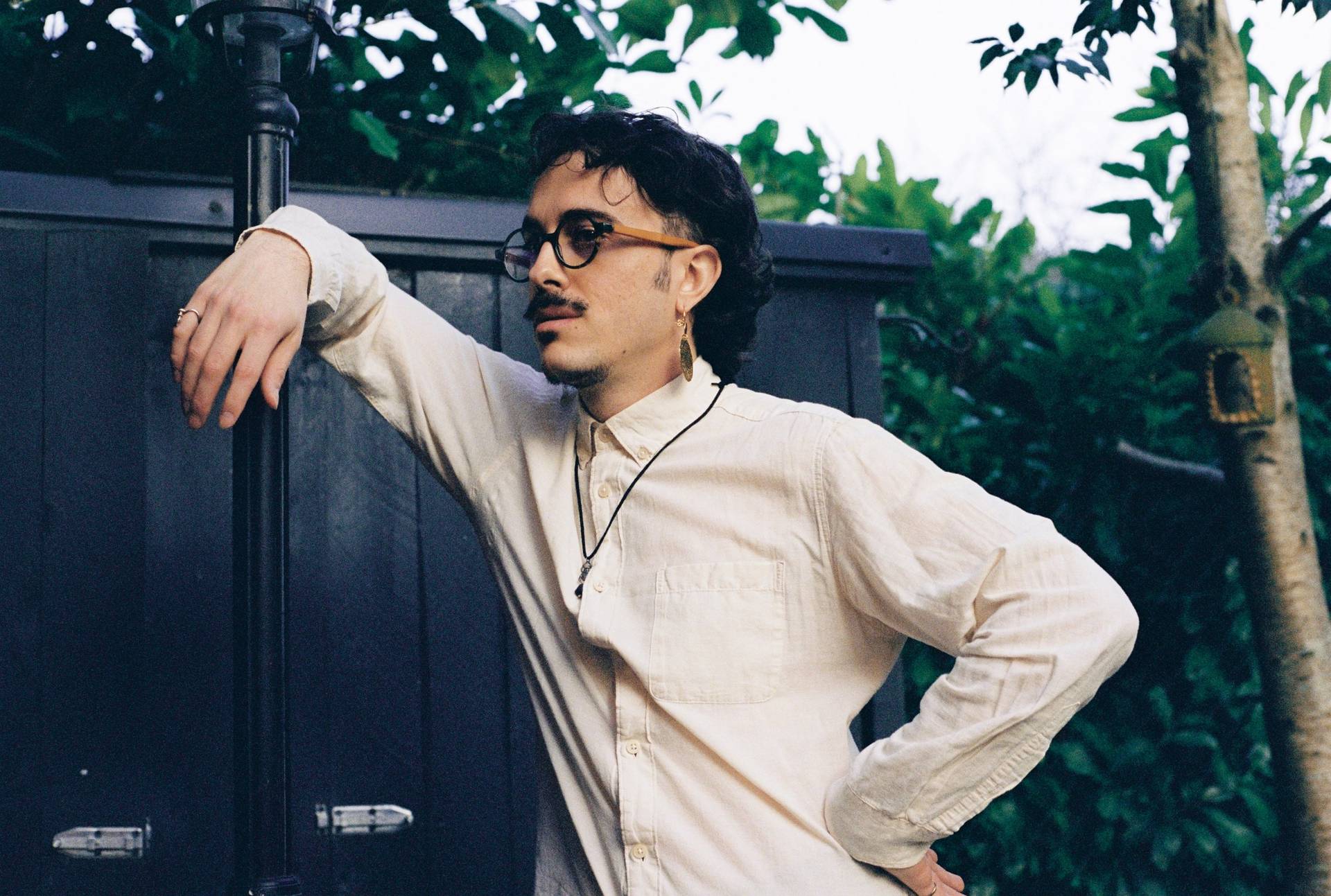 Luca de Dios, Spanish-language singer-songwriter, photo by Shade Cumini