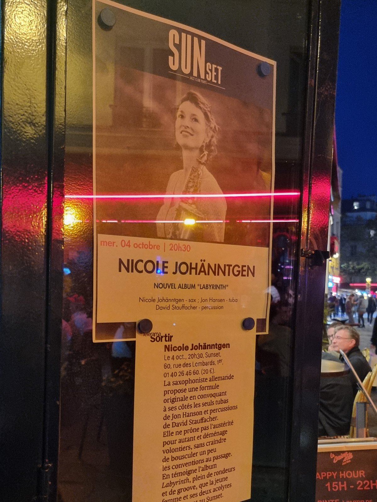 Vitrine du Sunset à Paris le 4 octobre 2023 : affiche du concert de Nicole Johänntgen et coupure de Télérama Sortir